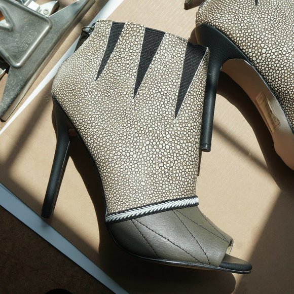 GX by Gwen Stefani Fumiko Army Green Bootie Sz 8 - Picture 2 of 14